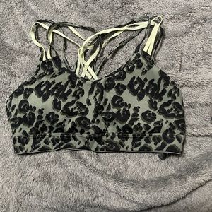Victoria Sport size L printed sports bra